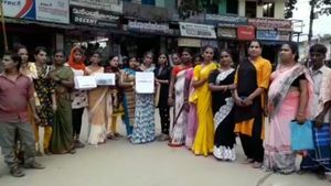  ದೇಣಿಗೆ ಸಂಗ್ರಹಿಸಿ ಸಂತ್ರಸ್ತರ ನೆರವಿಗೆ ನಿಂತ ಮಂಗಳಮುಖಿಯರು