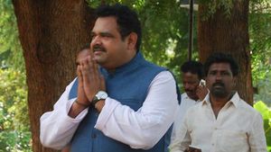 ಬಳ್ಳಾರಿ ರಾಜಕೀಯ; ಕಾಂಗ್ರೆಸ್ ನಾಯಕ ಅನಿಲ್ ಲಾಡ್ ಬಿಜೆಪಿಗೆ? 