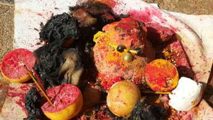 ಮಹಿಳೆ ವಶೀಕರಣಕ್ಕೆ ಬಂದಿದ್ದ ಯುವಕರಿಗೆ ಉಚ್ಚಂಗಿಪುರ ಗ್ರಾಮಸ್ಥರಿಂದ ಗೂಸಾ 
