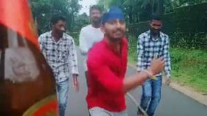  ಬಾಟಲಿ ಹಿಡಿದು ಕುಣಿದಿದ್ದ ಹುಡುಗರು ಕ್ಷಮೆ ಕೇಳಿದ ವಿಡಿಯೋ ವೈರಲ್
