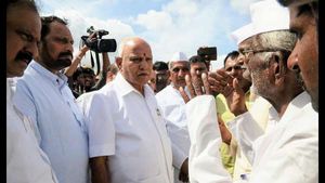 ಸಂತ್ರಸ್ತರ ಮನೆ ನಿರ್ಮಾಣಕ್ಕೆ 5 ಲಕ್ಷ: ಯಡಿಯೂರಪ್ಪ ಭರವಸೆ