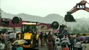 ಗುಜರಾತ್ ನಲ್ಲಿ ಬಸ್ ಅಪಘಾತ; ಇಪತ್ತೊಂದು ಮಂದಿ ಸಾವು 