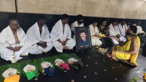 ಡಿಕೆಶಿ ಸಂಕಷ್ಟ ನಿವಾರಣೆಗೆ ಕೊಲ್ಲೂರು ಮೂಕಾಂಬಿಕೆಯಲ್ಲಿ ಚಂಡಿಕಾ ಹೋಮ!