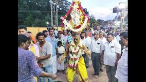 ಶಕ್ತಿ ದೇವತೆಗಳ ಕರಗದೊಂದಿಗೆ ಆರಂಭಗೊಂಡಿದೆ ಮಡಿಕೇರಿ ದಸರಾ