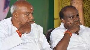 ಕುಮಾರಸ್ವಾಮಿ, ದೇವೇಗೌಡರದ್ದು 'ಹಿತ್ತಳೆ ಕಿವಿ': ಜೆಡಿಎಸ್ ಮುಖಂಡ 
