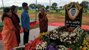 ಶಿವಕುಮಾರ್, ಸುರೇಶ್ ಅನುಪಸ್ಥಿತಿಯಲ್ಲಿ ಮನೆ ಹಿರಿಯರ ಸಮಾಧಿಗಳಿಗೆ ಪೂಜೆ