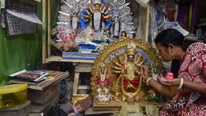 ಕೋಲ್ಕತ್ತಾದಲ್ಲಿ ದುರ್ಗಾ ಪೂಜೆಗಾಗಿ ಐವತ್ತು ಕೇಜಿ ಚಿನ್ನದ ವಿಗ್ರಹ