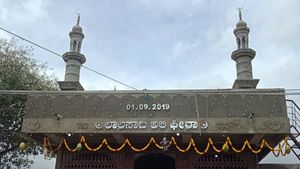 ವಿಜಯಪುರ : ಲಕ್ಷ್ಮೀ ಪೂಜೆ ಮಾಡಿ ಮಸೀದಿ ಉದ್ಘಾಟನೆ!