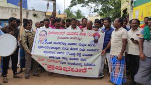 ಅಬಕಾರಿ ಸಚಿವರು ಲಂಬಾಣಿ ಜನಾಂಗದ ಕ್ಷಮೆ ಕೇಳುವಂತೆ ಪ್ರತಿಭಟನೆ