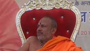 ಜಮೀನು, ಹೆಣ್ಣು; ವಿದ್ಯಾವಾರಧಿ ತೀರ್ಥರ ವಿರುದ್ಧ ವಿವಿಧ ಆರೋಪಗಳು