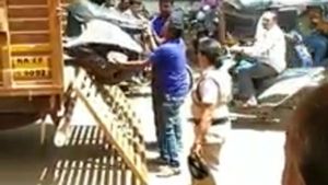 ಟ್ರಾಫಿಕ್ ಪೊಲೀಸರಿಗೆ ಅವಾಜ್ ಹಾಕಿದ ಮಹಿಳಾ ಪೇದೆ; ಬೈಕ್ ಕೆಳಗಿಳಿಸಿದ ಪೊಲೀಸರು