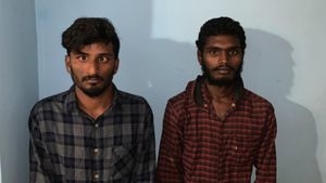  ರಾಮನಗರ; ಬಸ್ ನಿಲ್ದಾಣದಲ್ಲಿ ಗಾಂಜಾ ಮಾರುತ್ತಿದ್ದ ಇಬ್ಬರ ಬಂಧನ
