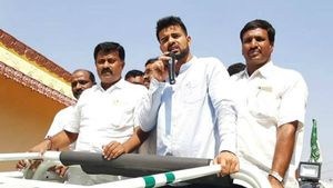 ಹುಣಸೂರು ಚುನಾವಣೆಯಲ್ಲಿ ಸ್ಪರ್ಧೆ ಬಗ್ಗೆ ಪ್ರಜ್ವಲ್ ದಿಟ್ಟ ನಿರ್ಧಾರ