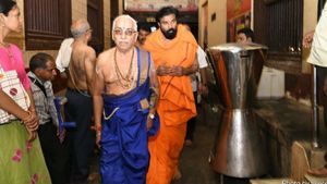 ಉಡುಪಿಯಲ್ಲಿ ಪೀಠಾಧಿಪತಿಗಳೇ ನಾಚಿಸುವಂತೆ ಶ್ರೀರಾಮುಲು 'ಸ್ವಾಮೀಜಿ' ಗೆಟಪ್ 