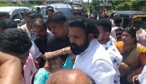 ಅಪಘಾತದಲ್ಲಿ ಗಾಯಗೊಂಡವರ ನೆರವಿಗೆ ಬಂದ ಶ್ರೀರಾಮುಲು