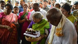 ಚಿತ್ರಗಳು : ಹಾಸನಾಂಬ ದೇವಿಯ ದರ್ಶನ ಪಡೆದ ಗಣ್ಯರು 