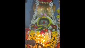 ಗುಹ್ಯದಲ್ಲಿ ದೀಪಾವಳಿಯಂದು ಸ್ನಾನ ಮಾಡಿದರೆ ಪುಣ್ಯ ಪ್ರಾಪ್ತಿ