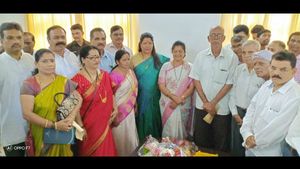 ಸಿಎಂ 'ತಂತಿಯ ಮೇಲಿನ ನಡಿಗೆ'ಗೆ ಸಚಿವೆ ಜೊಲ್ಲೆ ಹೀಗಂದ್ರು! 
