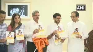10ರು ಗೆ ಊಟ, ರೈತ ಸ್ನೇಹಿ ಪ್ರಣಾಳಿಕೆ ಬಿಡುಗಡೆ ಮಾಡಿದ ಶಿವಸೇನಾ