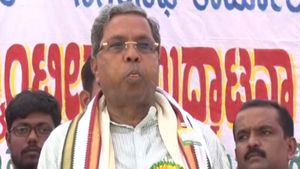 ಹರಿಹರ ಇಂದಿರಾ ಕ್ಯಾಂಟೀನ್ ಉದ್ಘಾಟನೆಯಲ್ಲಿ ಸಿದ್ದರಾಮಯ್ಯರಿಂದ ನಾಡಗೀತೆಗೆ ಅವಮಾನ 