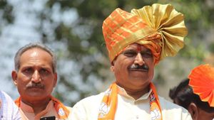 ಬಿಜೆಪಿ ಜೆಡಿಎಸ್ ಮತ್ತೆ ಒಂದಾಗುತ್ತಾ? ಸುರೇಶ್ ಅಂಗಡಿ ಅಂಥದ್ದೇನು ಹೇಳಿದ್ರು?