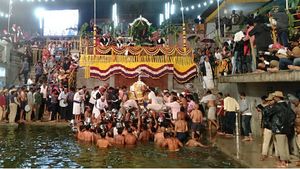 ಇಂದು ಮುಂಜಾನೆ 12.57ಕ್ಕೆ ತೀರ್ಥರೂಪಿಣಿಯಾಗಿ ಉಕ್ಕಿದ ಕಾವೇರಿ