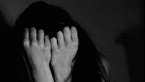 ಮನೆಕೆಲಸಕ್ಕೆ ಸೇರಿಸಿಕೊಂಡು ಸೌದೆಯಿಂದ ಹೊಡೆದರು, ಬೆನ್ನಿಗೆ ಬೆಂಕಿ ಇಟ್ಟರು