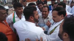  ಬೀದಿಗೆ ಬಂದು ಬಿತ್ತು ಚಿಕ್ಕಮಗಳೂರು ಕಾಂಗ್ರೆಸ್ ಒಳ ಜಗಳ