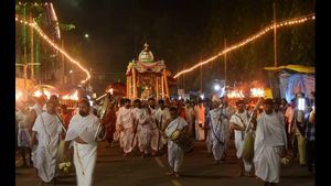  ಚಿತ್ರಗಳು; ಕಣ್ಮನ ತುಂಬಿತು ಧರ್ಮಸ್ಥಳದ ಲಕ್ಷ ದೀಪೋತ್ಸವ