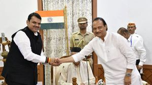 ಫಡ್ನವಿಸ್ -ಪವಾರ್ ನಡುವೆ ತಡರಾತ್ರಿ ಚರ್ಚೆ ನಡೆದಿದ್ದೇಕೆ?