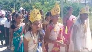 ಕಚ್ಚಾವಸ್ತುಗಳೇ ಇಲ್ಲಿ ಕಲಾಕೃತಿ, ಈ ಶಾಲಾ ವಿದ್ಯಾರ್ಥಿಗಳಲ್ಲಿ ಇದೆಂಥಾ ಶಕ್ತಿ? 
