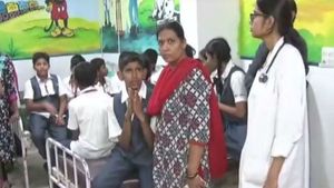 ಜೇನುಹುಳ ಬಂದವು ಓಡ್ರೋ: ಶಿವನೇ, ವಿದ್ಯಾರ್ಥಿಗಳಿಗೆ ಇದೆಂಥಾ ಶಿಕ್ಷೆ? 