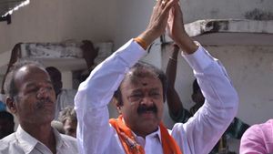 ಕುಮಾರಸ್ವಾಮಿ ಕಣ್ಣೀರಿಗೆ ನಾರಾಯಣ ಗೌಡ ಹೇಳಿದ್ದೇನು? 
