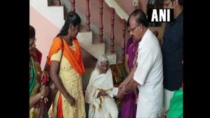 105ನೇ ವಯಸ್ಸಿನಲ್ಲಿ 4ನೇ ತರಗತಿ ಪರೀಕ್ಷೆಗೆ ಅಜ್ಜಿ ಹಾಜರ್!