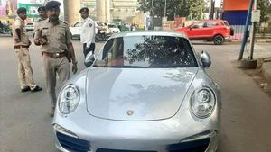 ದಾಖಲೆ ಇಲ್ಲದ 2 ಕೋಟಿ ರೂ. ಕಾರಿಗೆ 9 ಲಕ್ಷ ದಂಡ ಜಡಿದ ಪೊಲೀಸರು