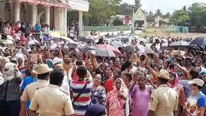 ಸಹಾಯಕ ಧರ್ಮಗುರು ಮಹೇಶ್ ಸಾವು ಪ್ರಕರಣದ ತನಿಖೆಗಾಗಿ ಭಾರೀ ಪ್ರತಿಭಟನೆ
