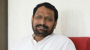 ರೇಣುಕಾಚಾರ್ಯ ದೊಡ್ಡವರು, ಅವರ ಬಗ್ಗೆ ಮಾತನಾಡುವ ಯೋಗ್ಯತೆ ನಮಗಿಲ್ಲ: ಸವದಿ 