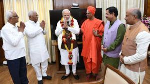 ಸಿದ್ದಗಂಗಾ ಮಠದ ಶ್ರೀಗಳಿಂದ ಪ್ರಧಾನಿ ನರೇಂದ್ರ ಮೋದಿಯವರಿಗೆ ಆಶೀರ್ವಾದ