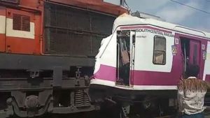 ಕಾಚಿಗುಡದಲ್ಲಿ ಎರಡು ರೈಲುಗಳು ಮುಖಾಮುಖಿ ಡಿಕ್ಕಿ 