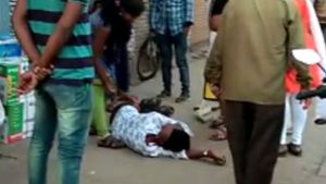 ಲಾಡ್ಜ್ ಗೆ ಬಂದ ಯುವಕನಿಗೆ ಹಿಗ್ಗಾಮುಗ್ಗ ಥಳಿಸಿದ ಹುಬ್ಬಳ್ಳಿ ಮಹಿಳೆಯರು