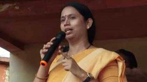 'ಲಕ್ಷ್ಮಿ' ಎದುರಿನಲ್ಲೇ 'ಮಹೇಶ್ವರ'ನ ಧ್ಯಾನ ಮಾಡಿದ ಕಾರ್ಯಕರ್ತರು! 