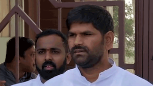 ಆನಂದ್ ಸಿಂಗ್-ಕಂಪ್ಲಿ ಗಣೇಶ್ ಹೊಡೆದಾಟ: ಚಾರ್ಜ್‌ಶೀಟ್ ಸಲ್ಲಿಕೆ