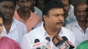 ಕುಮಾರಸ್ವಾಮಿಗೆ ಮೋಸ ಮಾಡಲ್ಲ : ರವೀಂದ್ರ ಶ್ರೀಕಂಠಯ್ಯ 