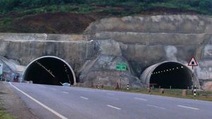 ಹೊಸಪೇಟೆ ಹೆದ್ದಾರಿಯ ಸುರಂಗ ಮಾರ್ಗದಲ್ಲಿ ಬಿರುಕು 