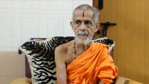 ಪೇಜಾವರ ಶ್ರೀಗಳನ್ನು ನೋಡಲು ಹೊರಟಿದ್ದ ಸಿದ್ದರಾಮಯ್ಯ: ಅವರನ್ನು ತಡೆದಿದ್ದು ಇವರೇನಾ? 