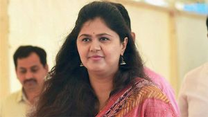 ಪಂಕಜಾ ಮುಂಡೆ ಸೋಷಿಯಲ್ ಸ್ಟೇಟಸಿನಿಂದ ಮೋದಿ ಮಾಯ 