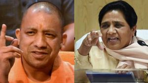 ಹೈದರಾಬಾದ್ ಪೊಲೀಸರಿಂದ ಕಲೀರಿ ಎಂದ ಮಾಯಾವತಿಗೆ, ಯೋಗಿ ಆದಿತ್ಯನಾಥ್ ಕೊಟ್ಟ ಮಾತಿನ ಎನ್ಕೌಂಟರ್ 