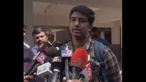  ಆದಿತ್ಯ ರಾವ್ ಉಡುಪಿ ಮನೆಯಲ್ಲಿ ಪೊಲೀಸರ ಪರಿಶೀಲನೆ; ಅಕ್ಕಪಕ್ಕದವರು ಹೇಳುವುದೇನು?