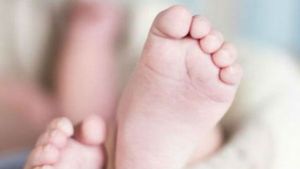 ಐವರೂ ಹೆಣ್ಣು ಮಕ್ಕಳು ಹುಟ್ಟಿದರೆಂದು ಮಾರಲು ಮುಂದಾದ ತಂದೆ ತಾಯಿ