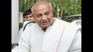 ಭಿನ್ನವಾಗಿ ಅಭಿಮಾನ ಮೆರೆದ ದೇವೇಗೌಡರ ಅಭಿಮಾನಿ ರೈತ